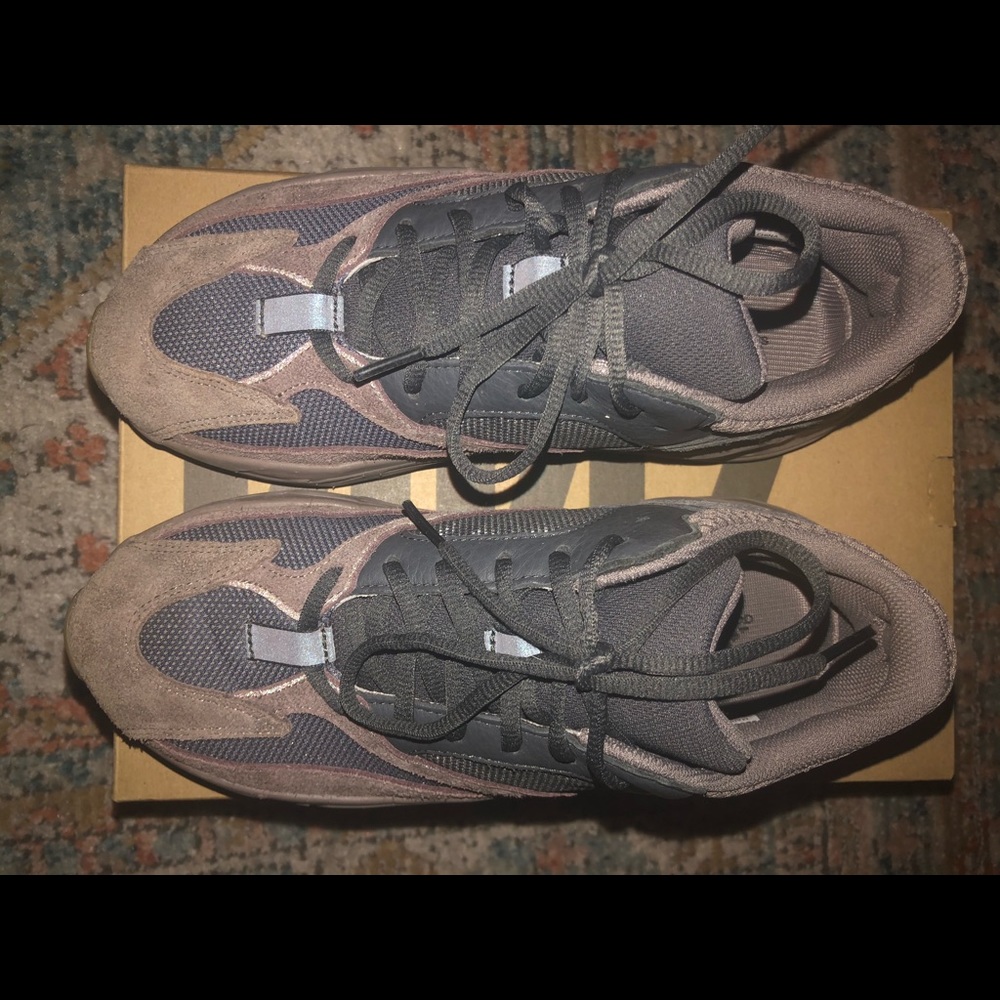 YEEZY 700 Mauve  (SOLD ON DEPOP)